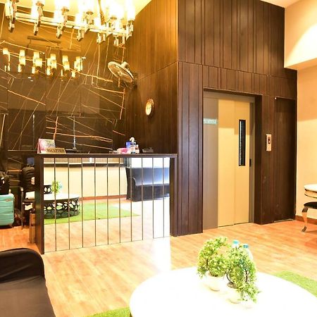Treebo Trip Mittal Gardens Hotel Силигури Екстериор снимка