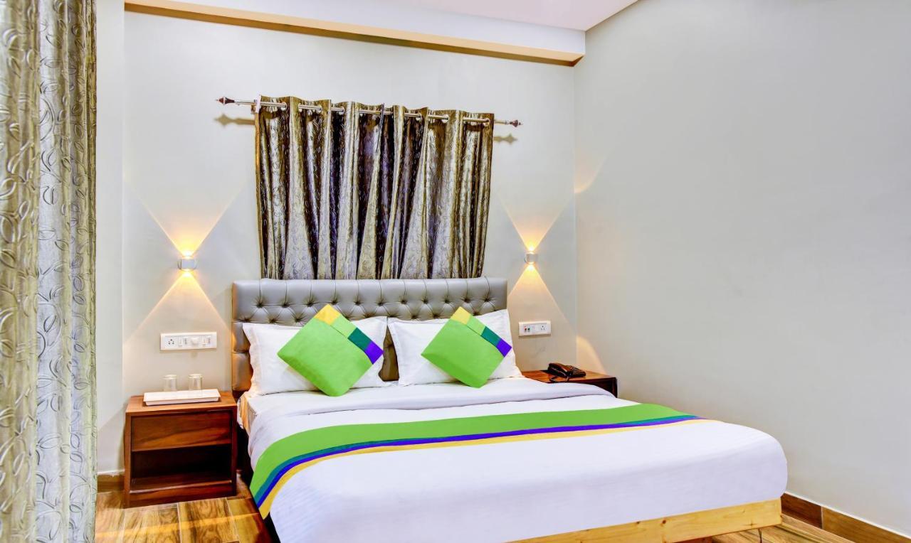 Treebo Trip Mittal Gardens Hotel Силигури Екстериор снимка