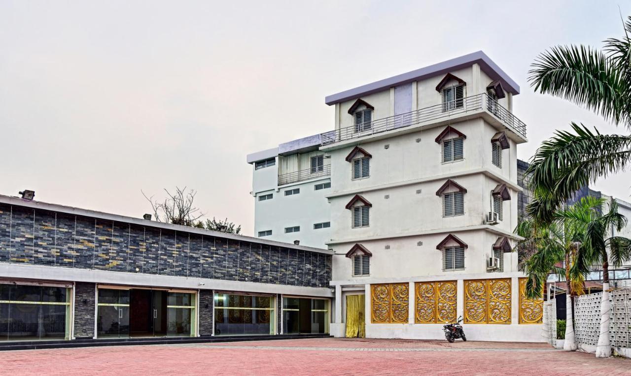 Treebo Trip Mittal Gardens Hotel Силигури Екстериор снимка