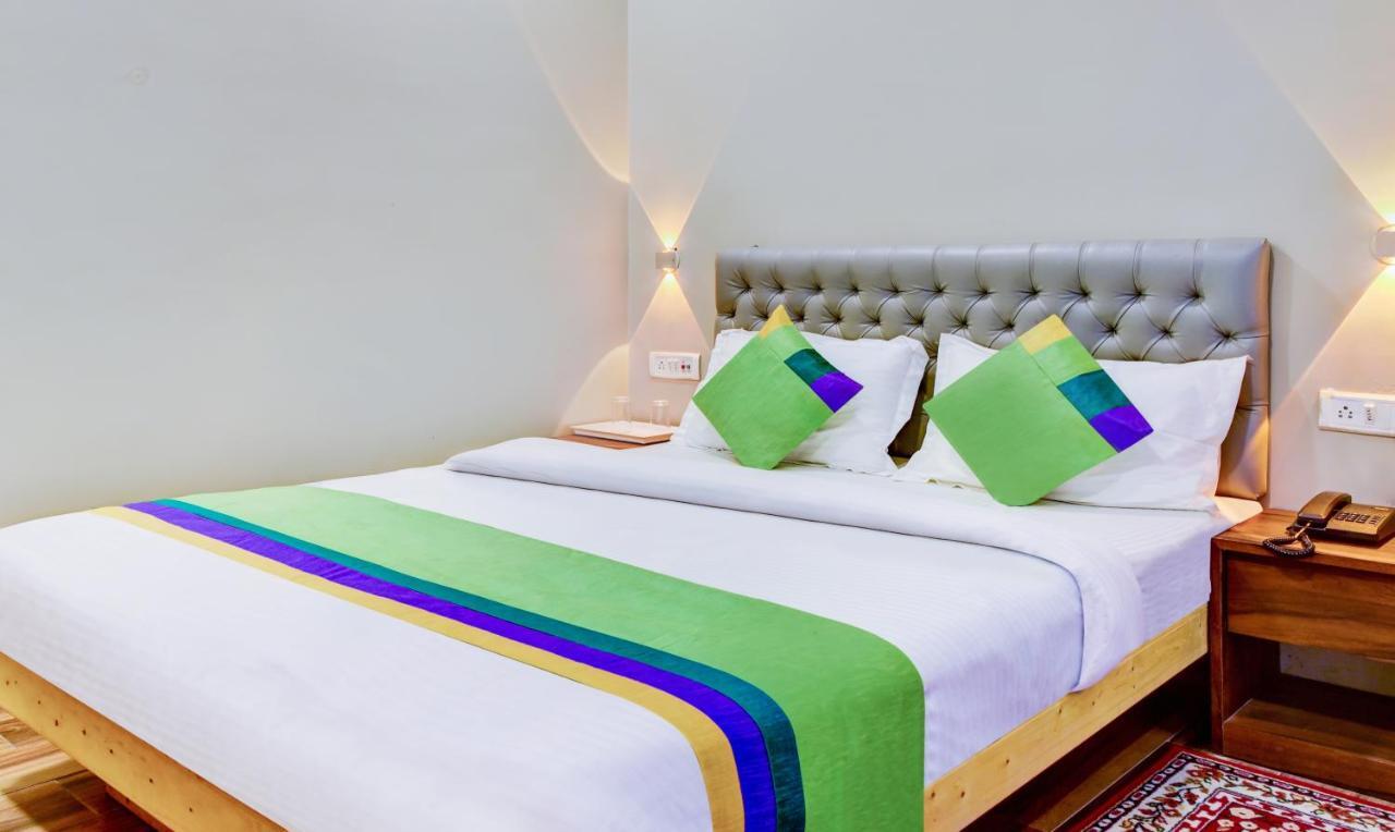 Treebo Trip Mittal Gardens Hotel Силигури Екстериор снимка