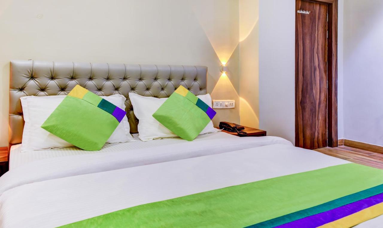 Treebo Trip Mittal Gardens Hotel Силигури Екстериор снимка
